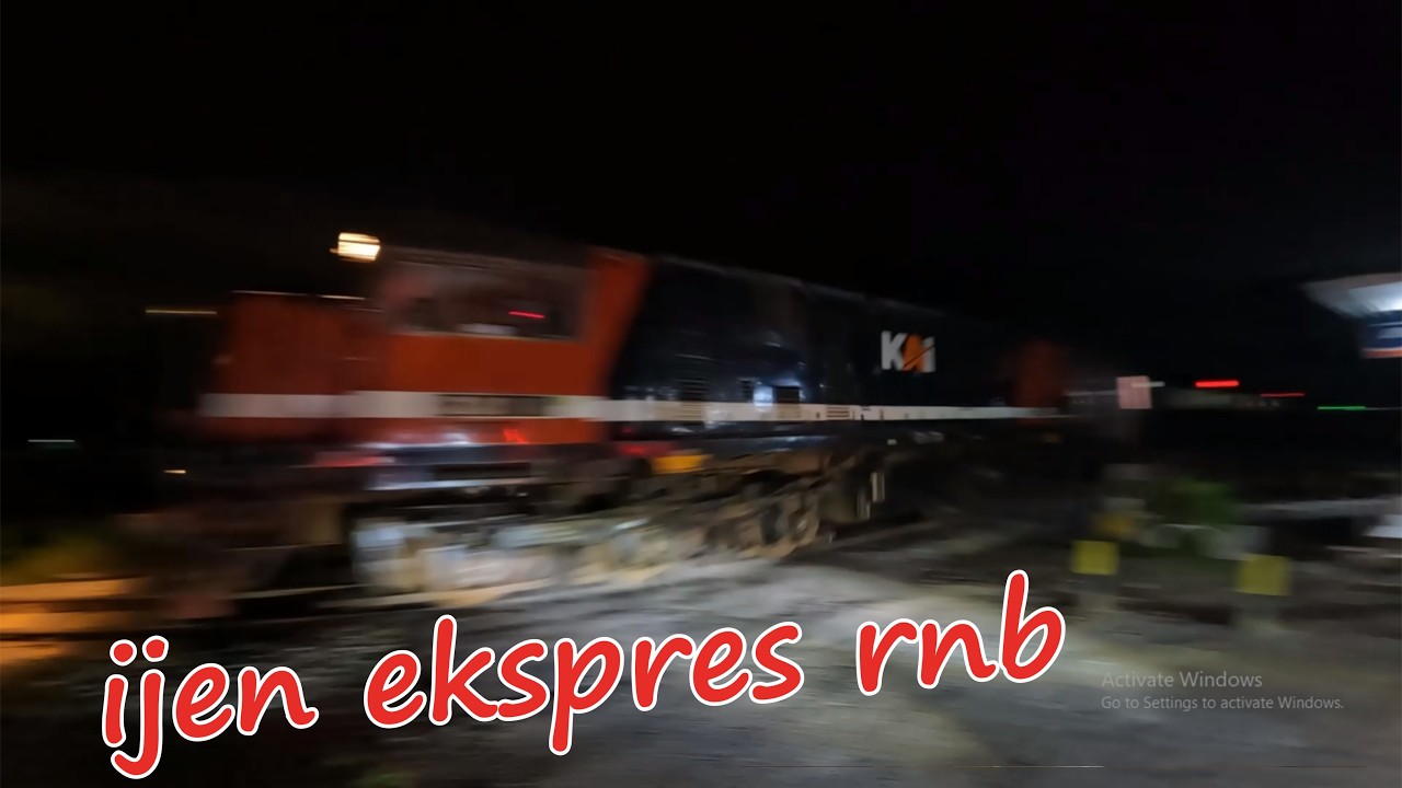Stop.!! Hati2 ada kereta api Pandanwangi ijen rnb logawa kpj di perlintasan