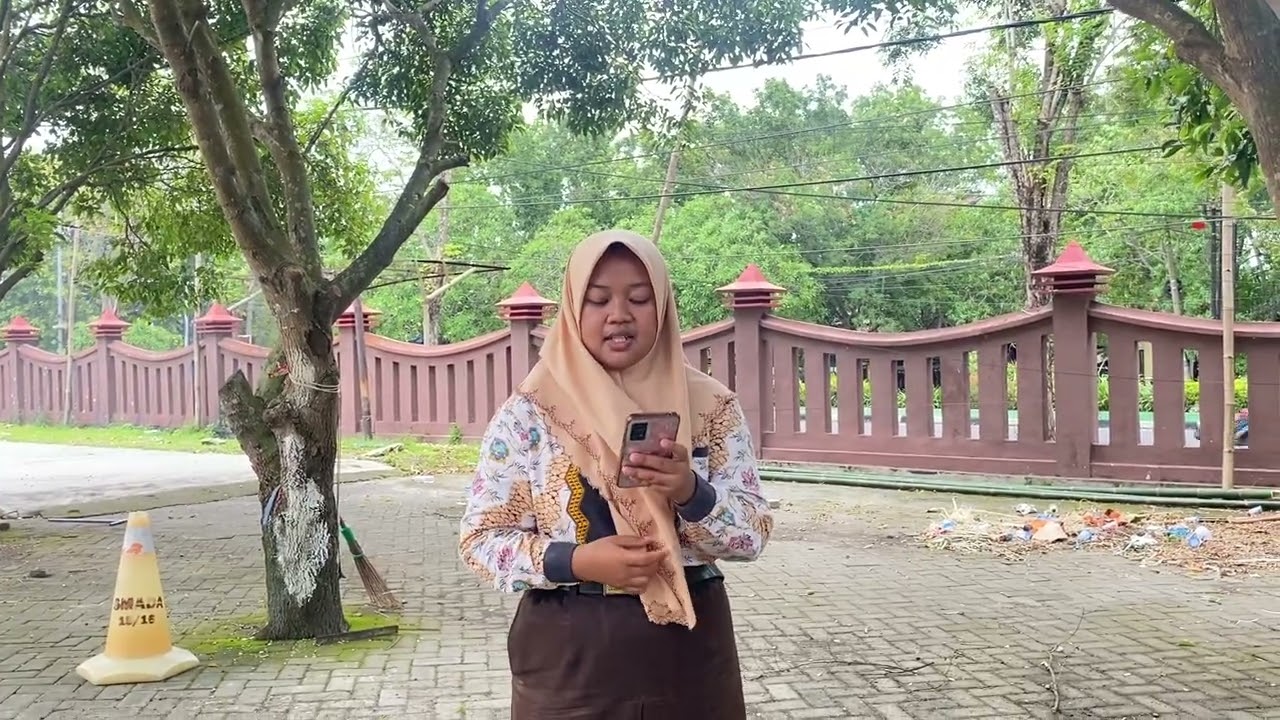 Perkembangan Demokrasi di Indonesia || Arini Izzah Dina S./04 (XII-9)