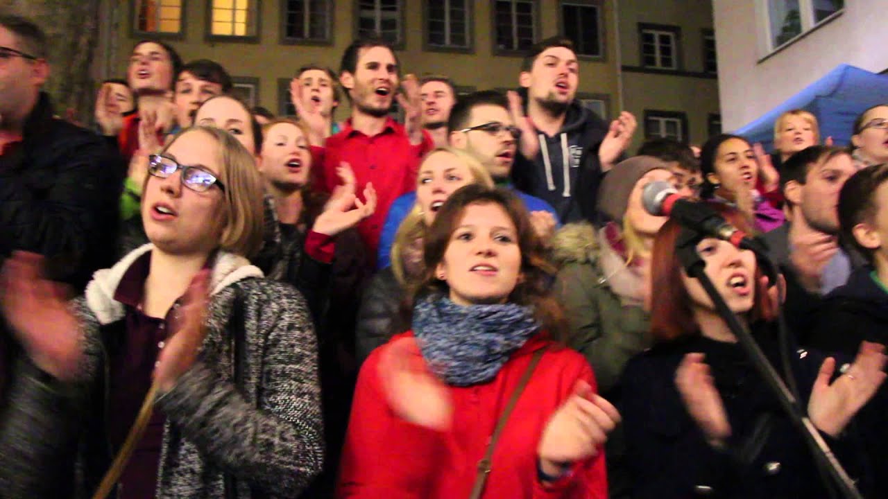 Der Jugendchor St Stephan mit einem kölschen Potpouri alter Lieder