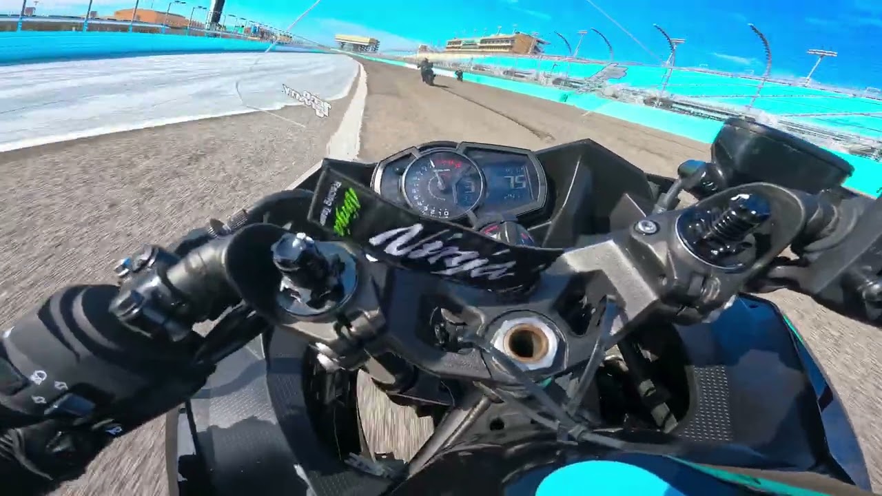 Kawasaki Ninja 400 vs Ninja ZX-4RR at Miami Speedway w/ FTD DEC 14-15