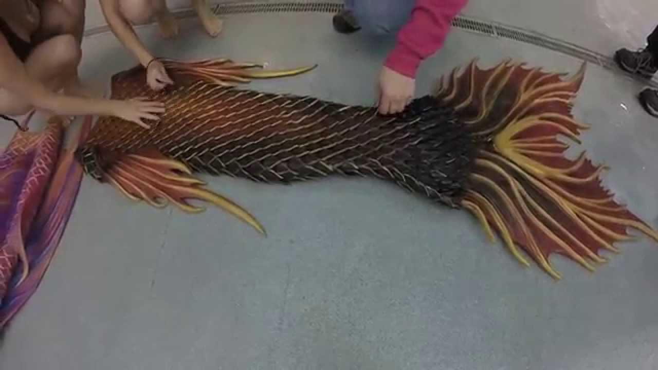 Mermaid Káshara Unboxes her new Finfolk tail at NCmerfest 2015