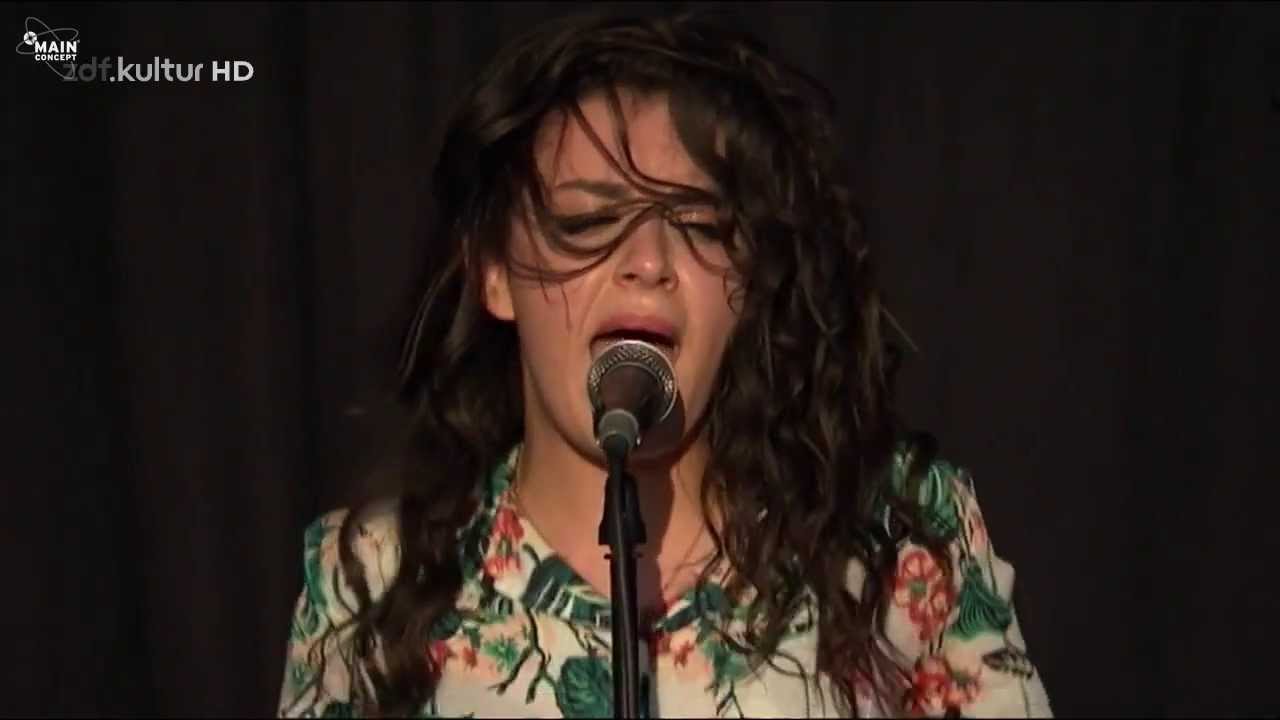Charli XCX - Set Me Free (HD live in Germany)