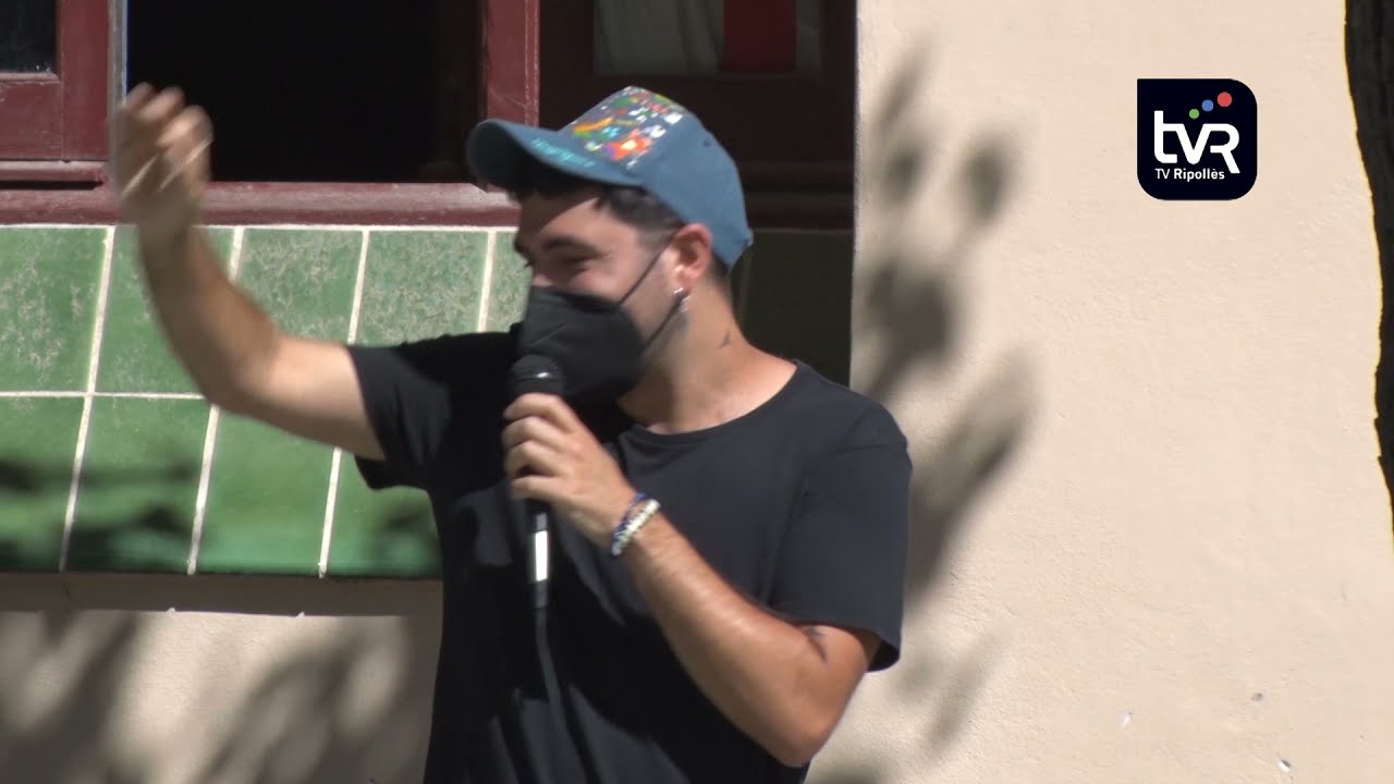 Alguer Miquel explica els projectes de Casa Terra als alumnes de l'IE Mestre Andreu