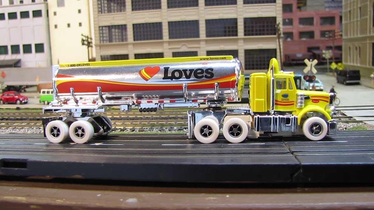 Love's Keep America Truckin iwheel Slot Trucks: Big Rigs Racing