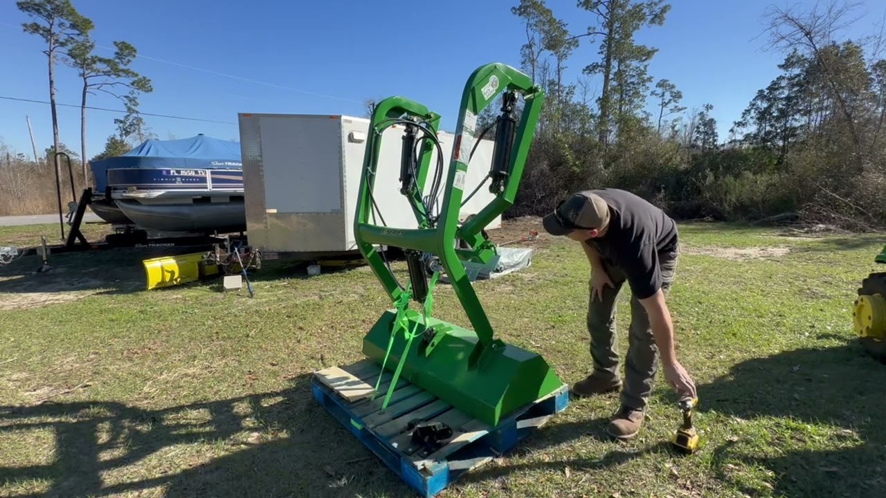 Little Bull Loader from Little Buck Loader - Review and Un-Palletizing