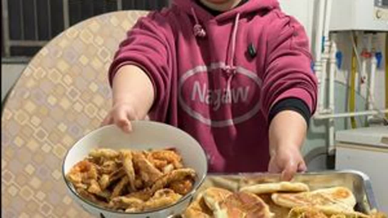 看看河北农村95年媳妇今天晚上给爷孙三代做的啥饭菜#口袋饼#年夜饭必备的家常菜  #家常饭菜 #抖音美食推荐官 #新农人计划2026 @DOU+上热门 @DOU+小助手 @抖音小助手