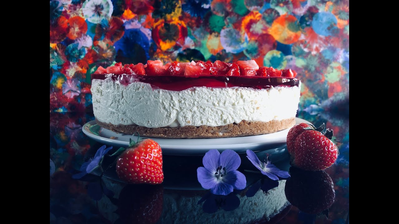 Ostekake med gelelokk og genial kakebunn med kjeks, smør og marsipan