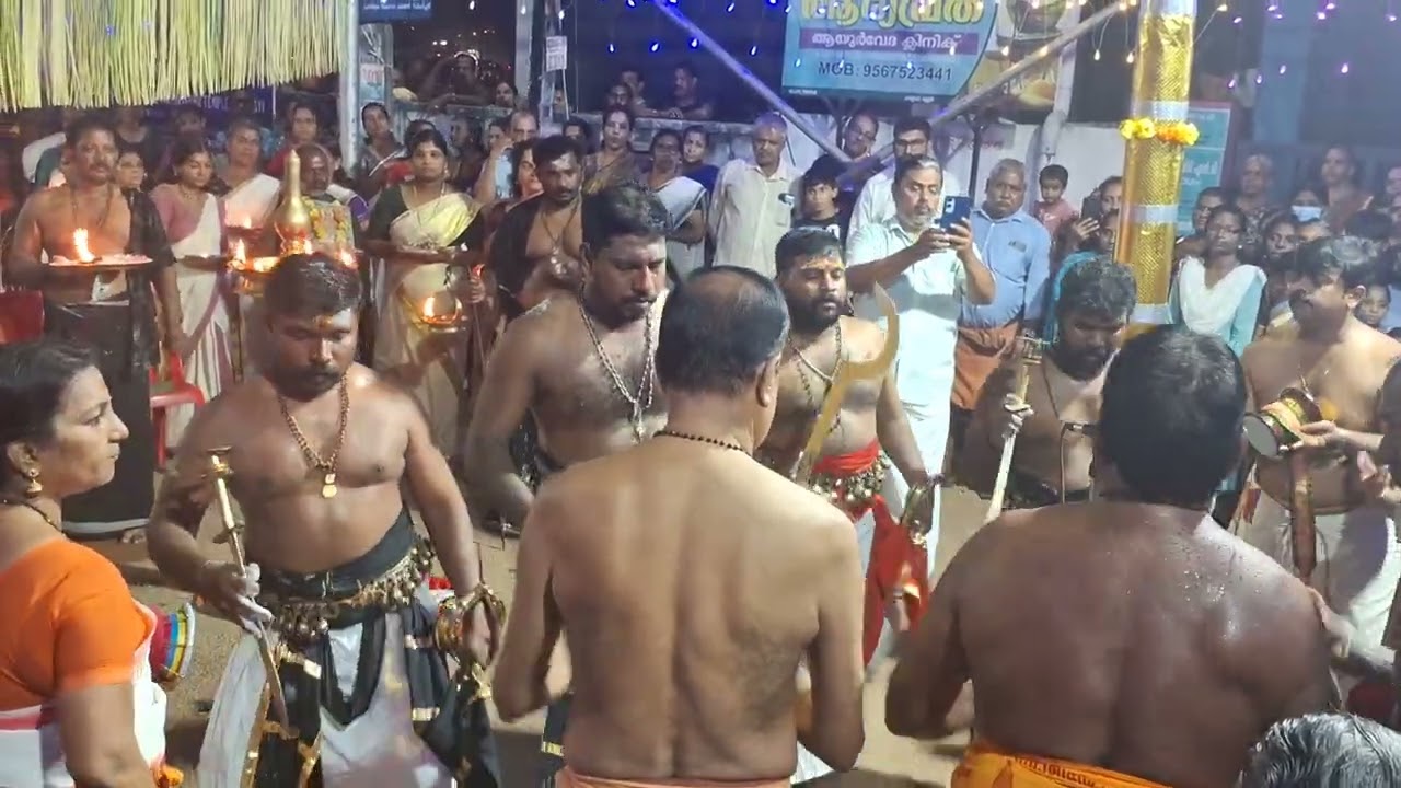 Nellayi Desha വിളക്ക് #ayyappaswamy #ayyappa #viralvideo #hindhutemple #sabarimala #vilakku #trend
