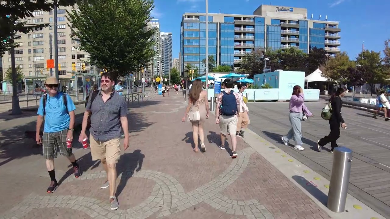 4K Walk along Lake Ontario in TORONTO CANADA