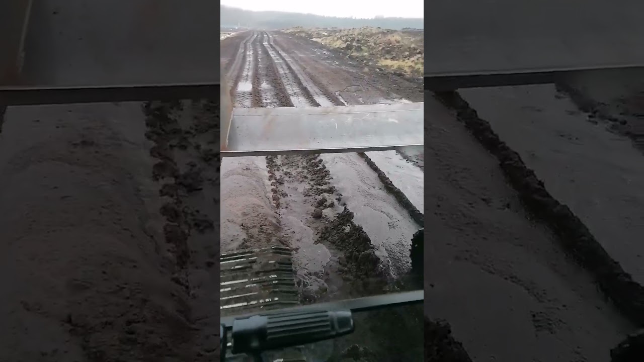 excavator hyundai #shorts #peatworks #excavator #peat #bog #peatexcavator #swamp #экскаватор #болото