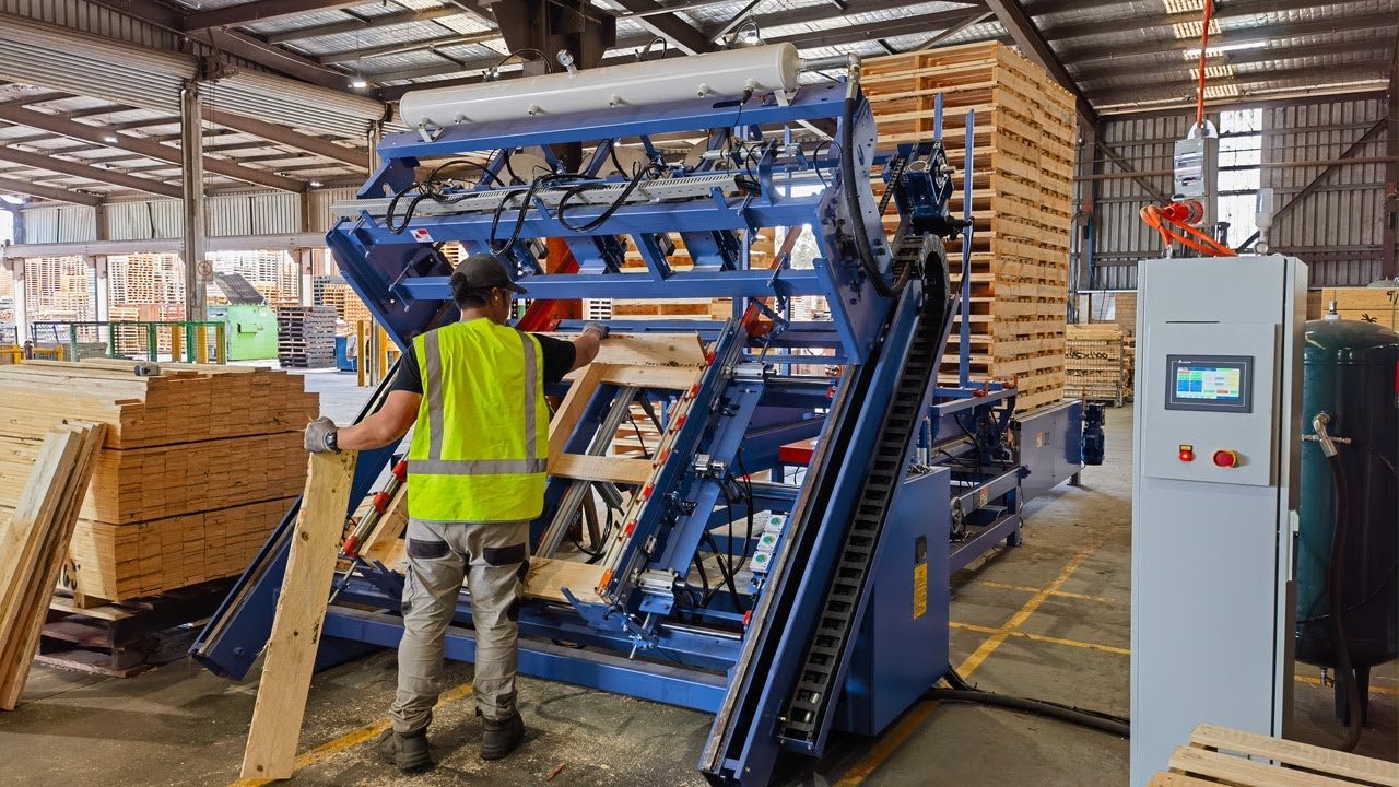 Automatic Wooden Pallet Nailing Machine / Pallet Making Machinery / Stringer Pallet (Australia Site)