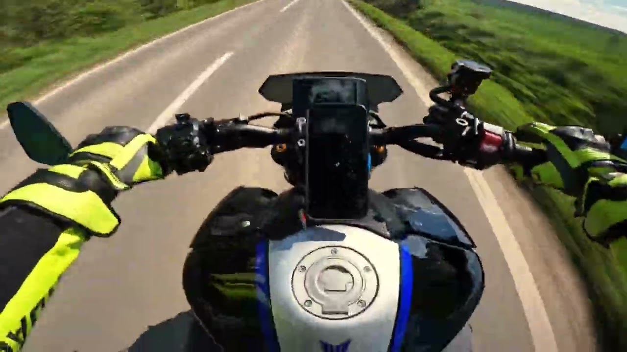 YAMAHA MT-09 SP&SUZUKI GSXR 600 HAVING FUN