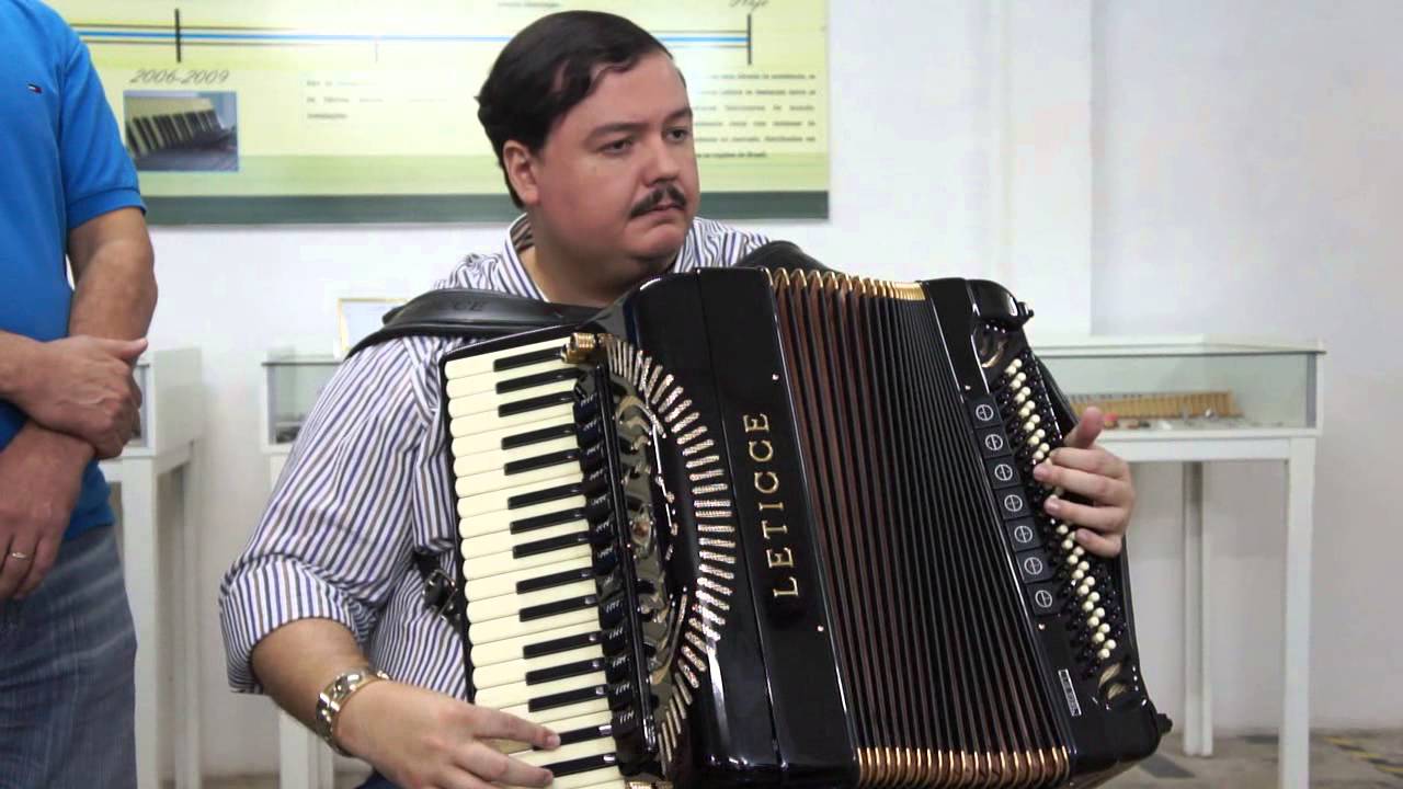 Maestro Rodolf Forte fala sobre seu acordeon Leticce