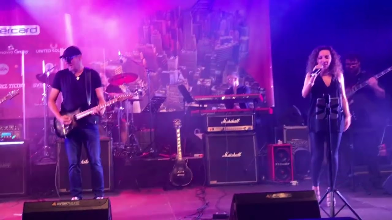 Luigi Schiavone canta e suona “Meravigliosa creatura” al City of Guitars di Locarno 2022