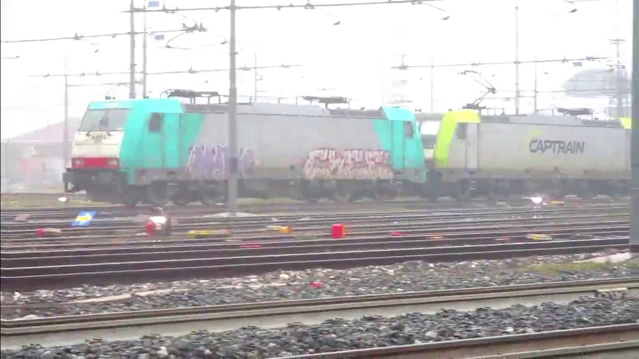Doppia Loc . E 483 CAPTRAIN (Manovra aggancio e partenza) Scalo ferroviario Novara Boschetto