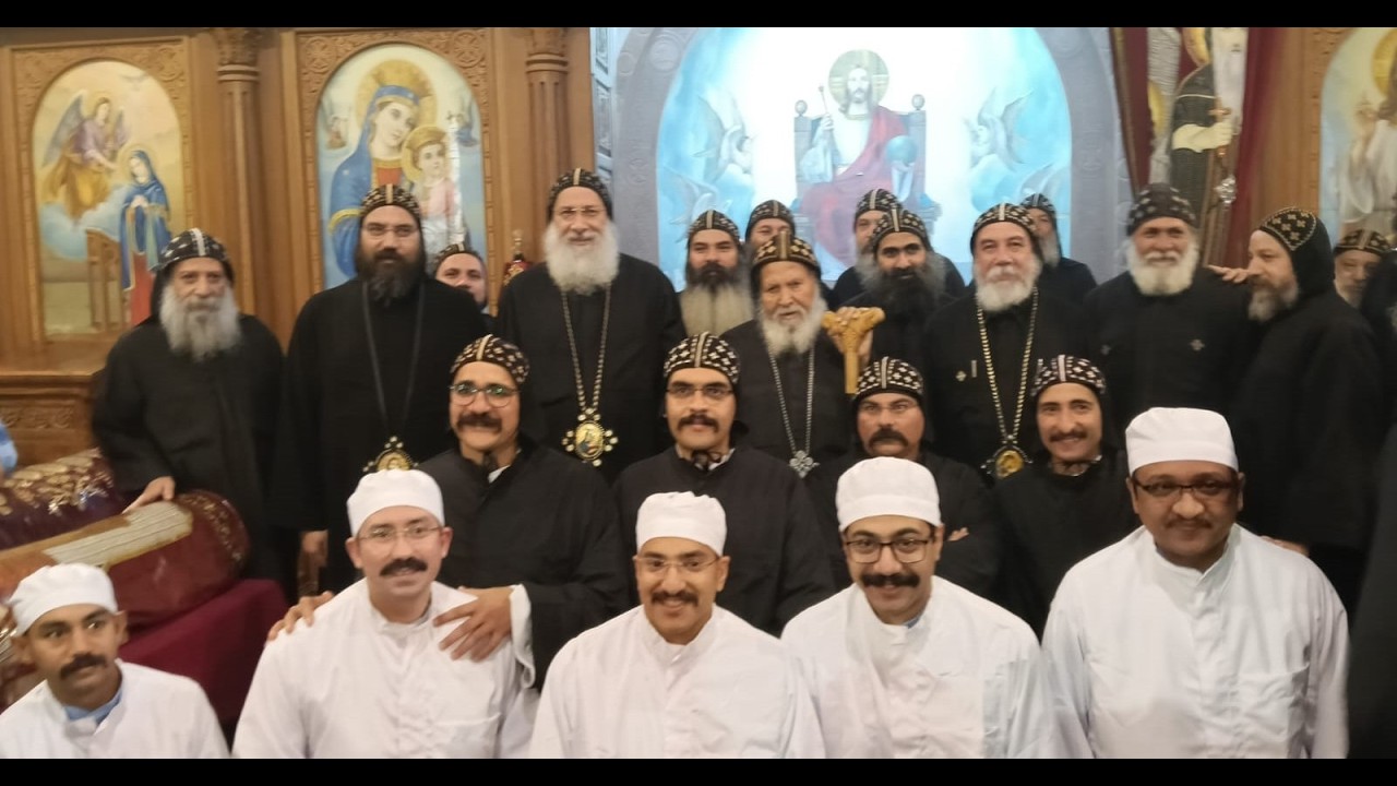 الأنبا متاؤس أسقف دير السريان يقوم برسامة أربعة رهبان جدد على دير السيدة العذراء - السريان