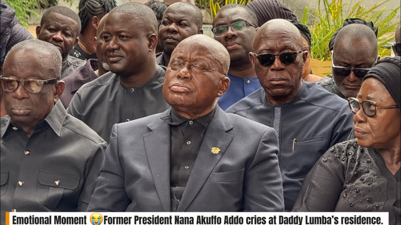 Emotional Moment 😭Former President Nana Akuffo Addo cries at Daddy Lumba’s residence. 
