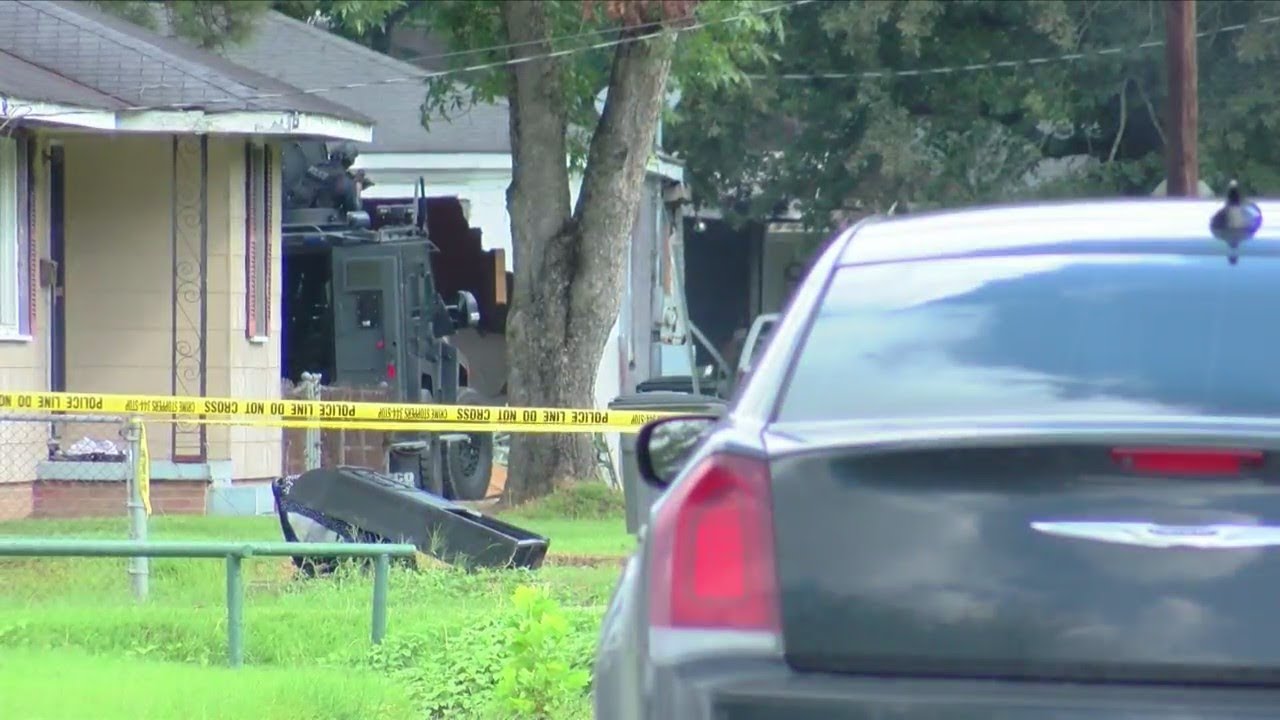 Baton Rouge standoff ends with suspect dead