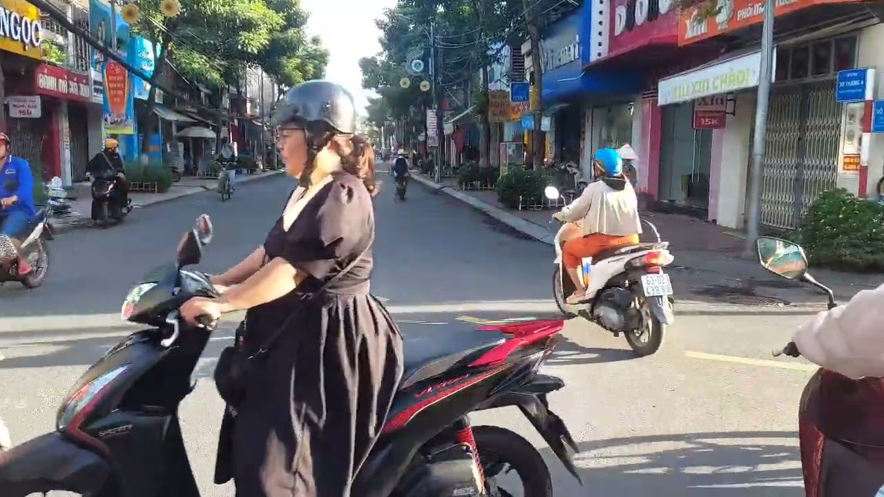 NHỮNG CON ĐƯỜNG Ở QUÊ HƯƠNG CAI LẬY.