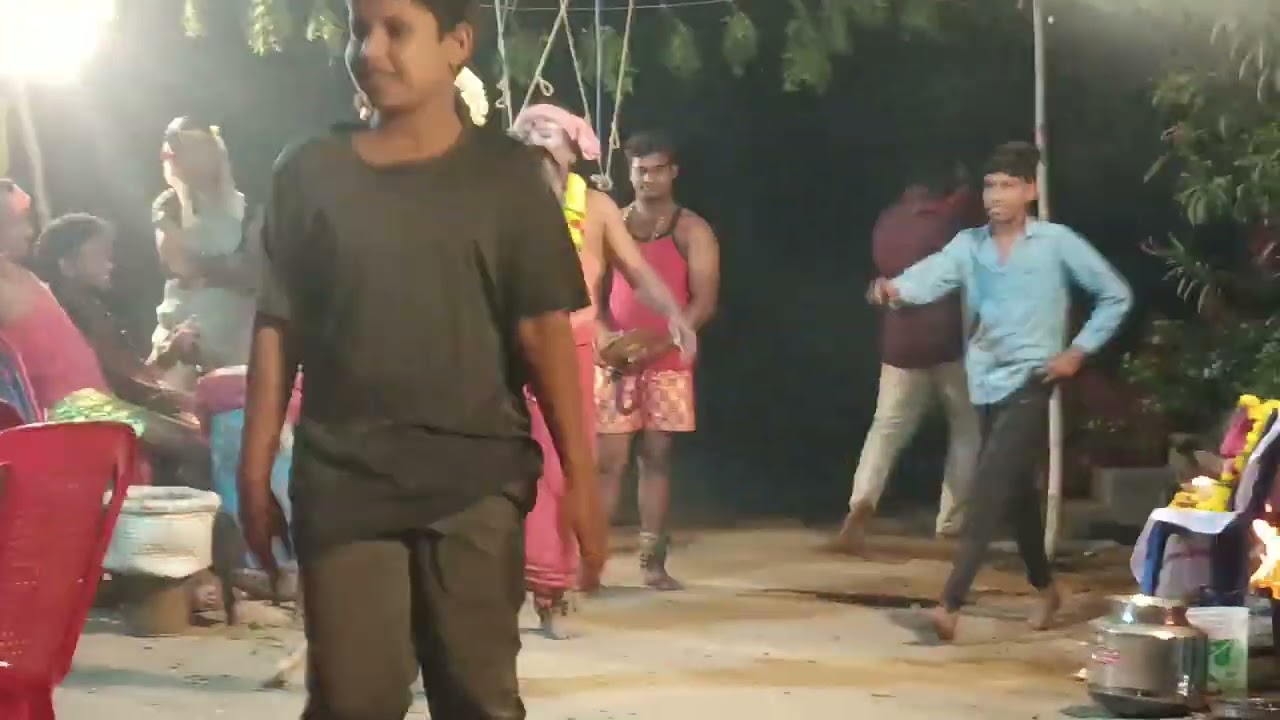 దాసికాంతాలను పిలుస్తున్న ధరణి దేవి     