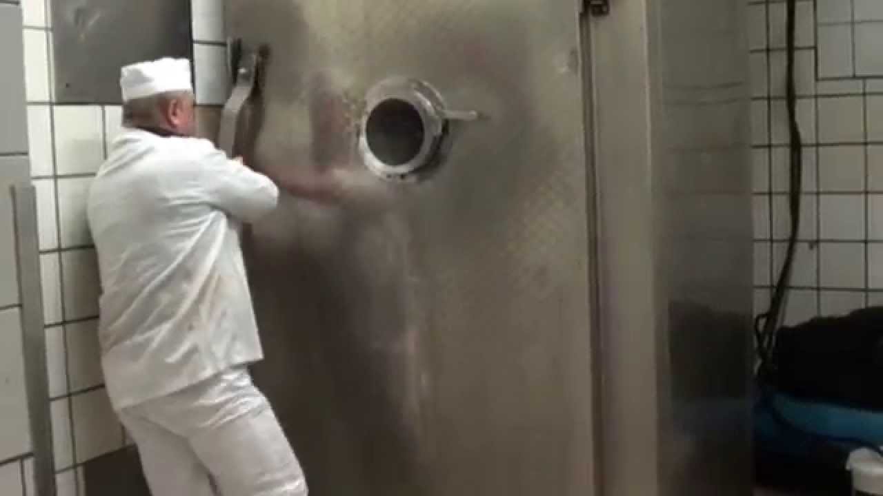 Smoking chamber cleaning (Radex S.A.)