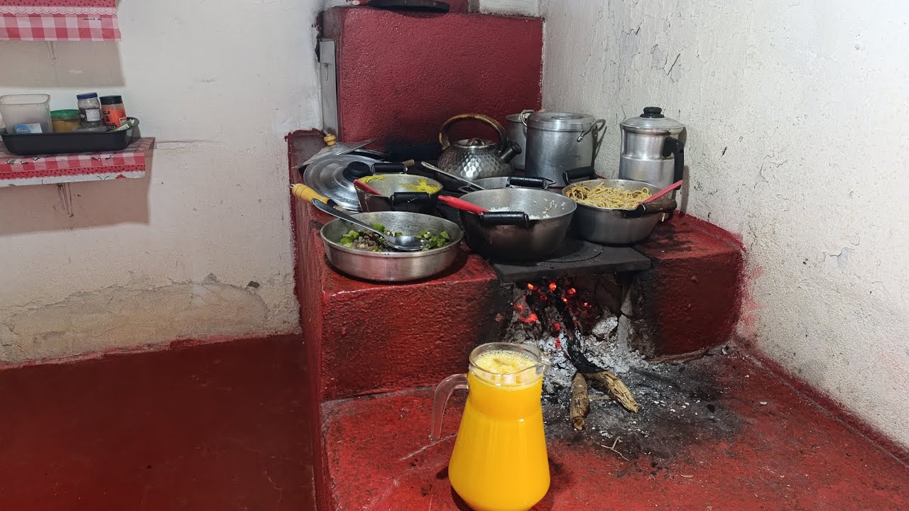 Almoço no fogão a lenha 🪵 replantio da giboia prateada 🌹🙏