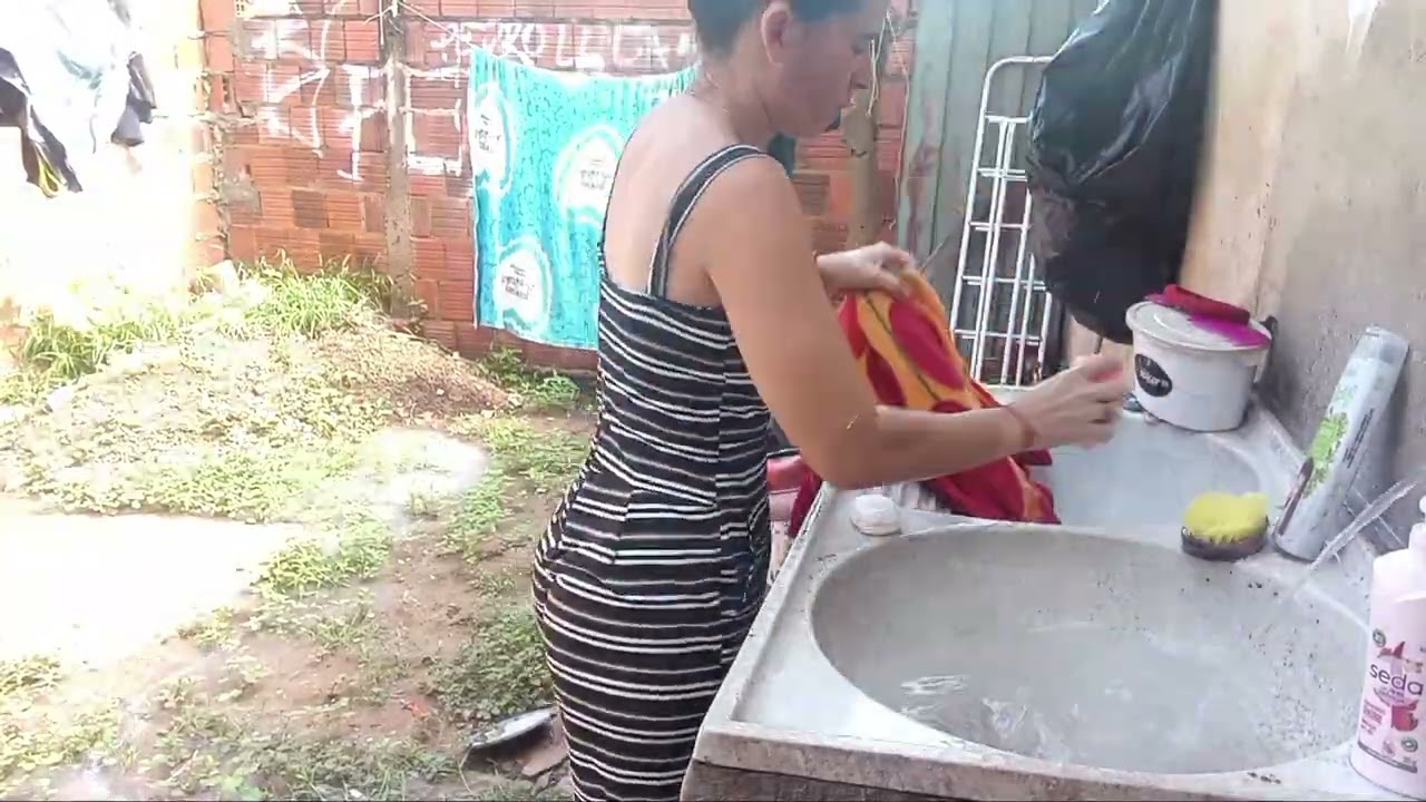 Minha sexta feira  lavando  roupas/ louça  