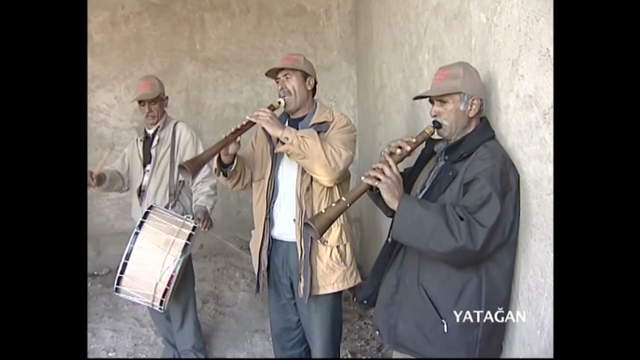 DAVUL ZURNA İLE OYNAYAN GÜREŞÇİ DEVESİ