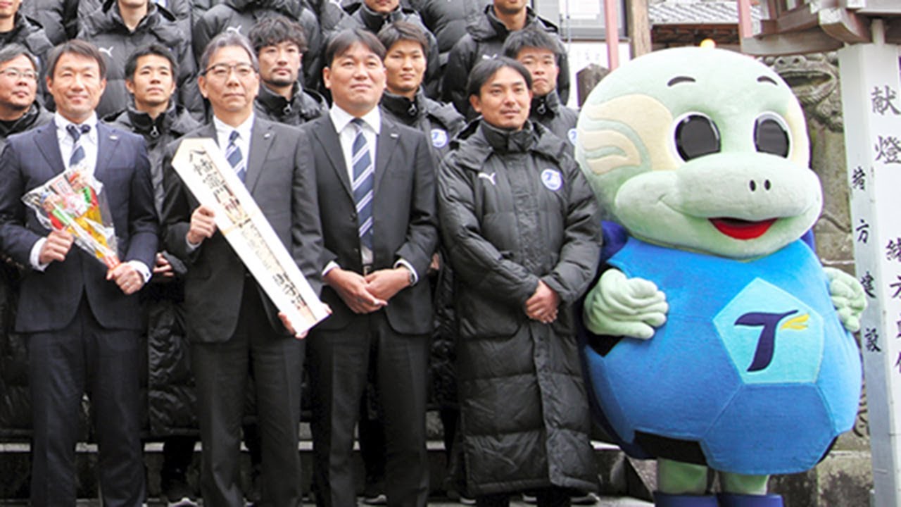 大分トリニータのマスコット「ニータン」生誕の神社で必勝祈願
