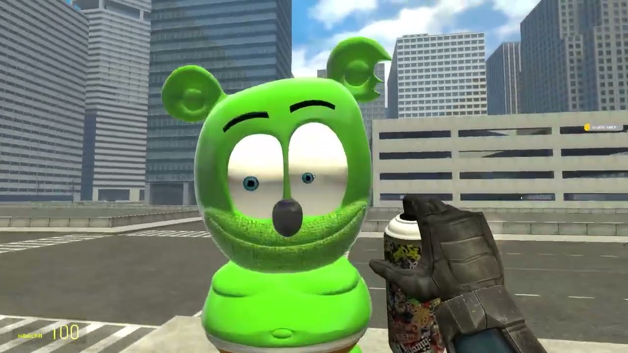 GUMMY BEAR.EXE CHASES ME IN THE CITY! | Garry&rsquo;s Mod