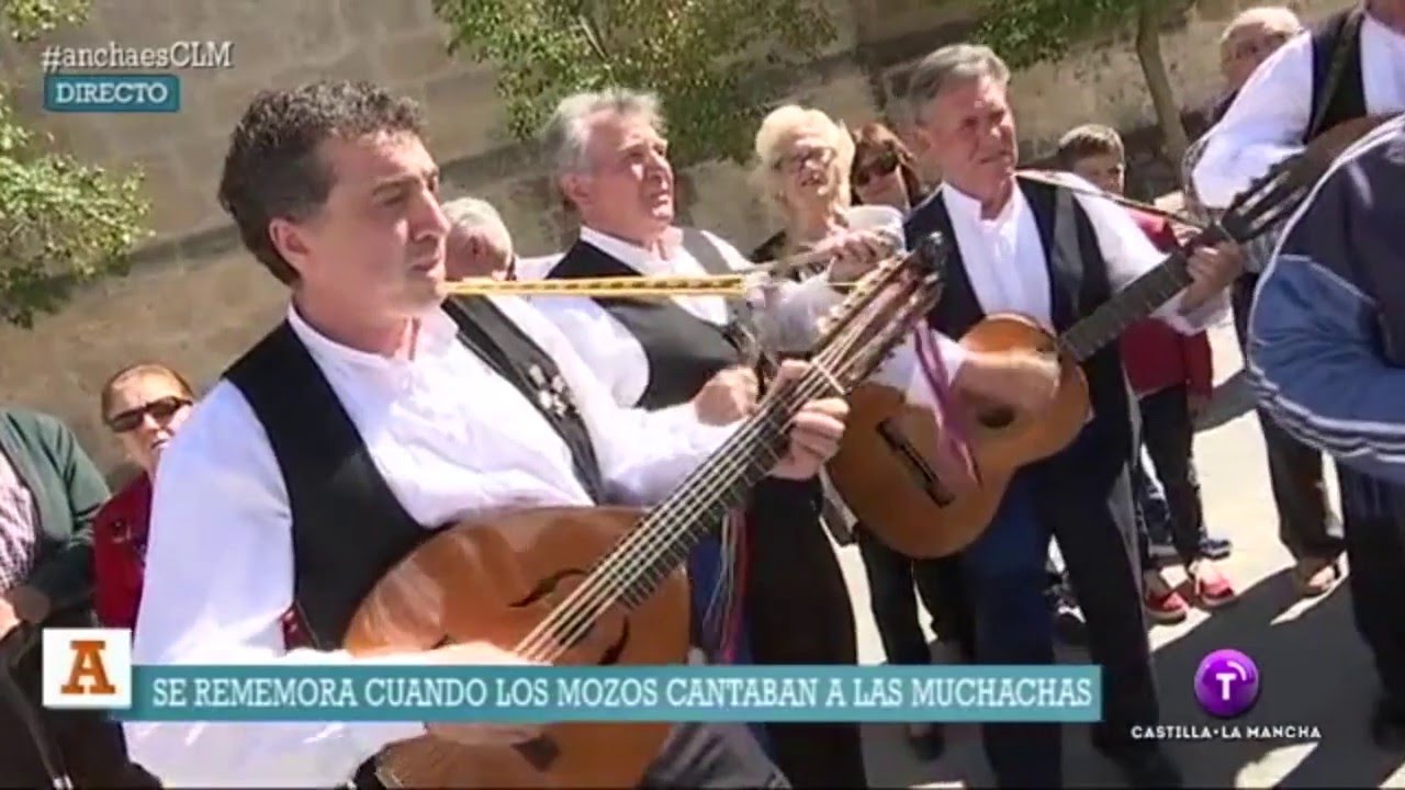 Santa María de los Llanos celebra los tradicionales Mayos. 02/05/2016.
