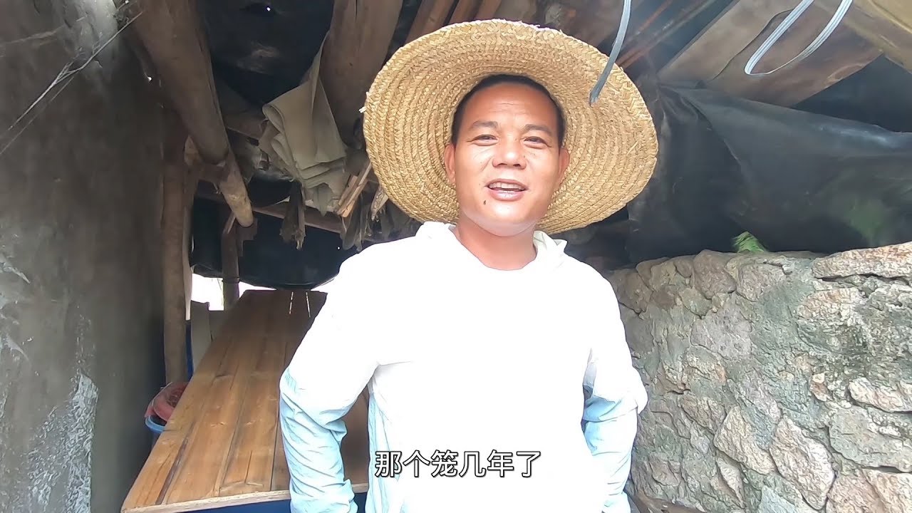 老四大半年没放海鳗笼了，这次放海里不得了，没收完就抓一小船鱼