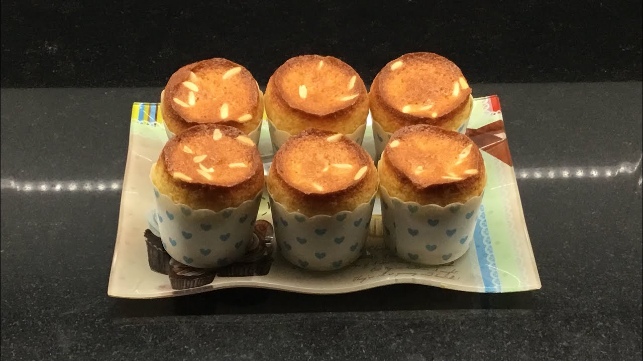 Magdalenas de naranja con piñones