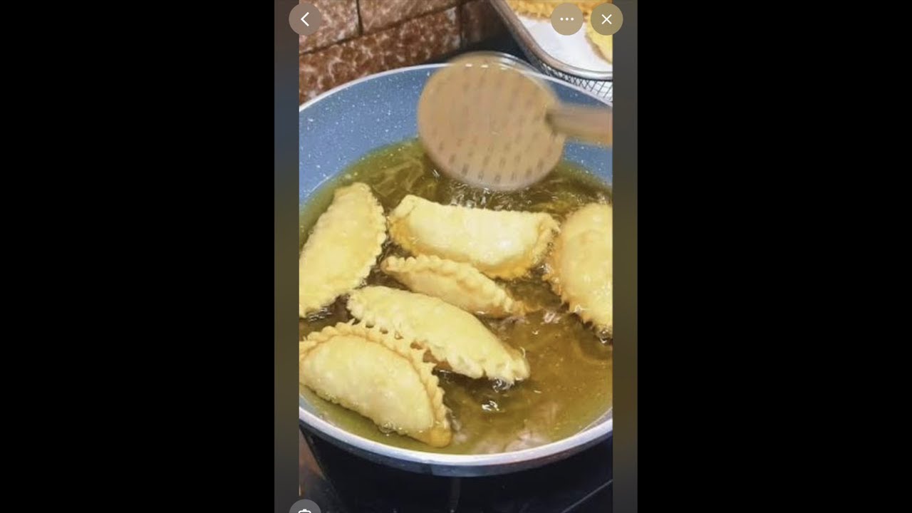 Aao banaye gujiya😋