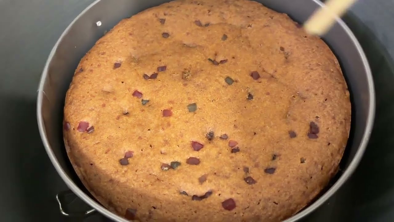 Biscuit cake banaye parle-g biscuit se .bahut hi aasaani se ban kar taiyaar ho jaati hai 