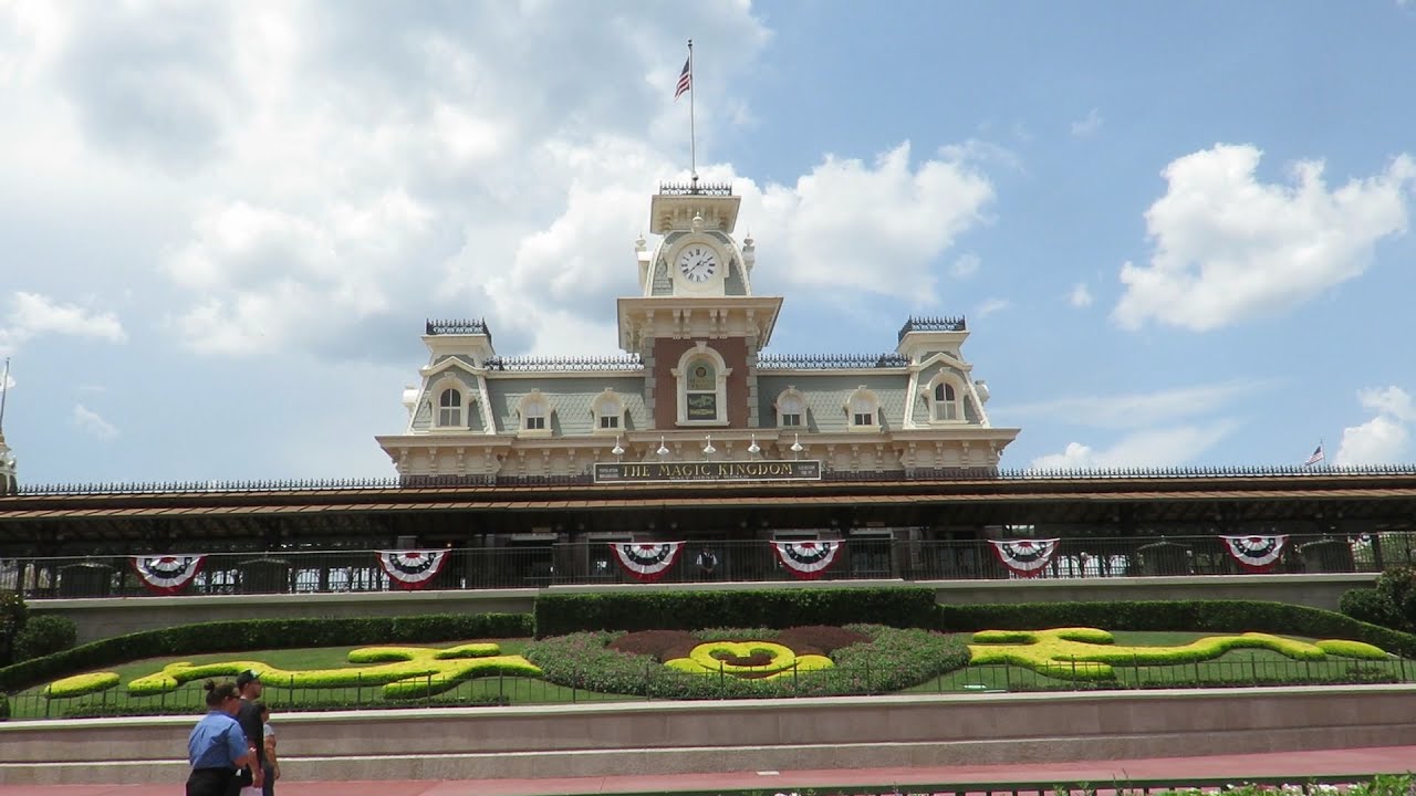 Walt Disney World Magic Kingdom Full Walking Tour Of Town Square & Main Street, USA!!!