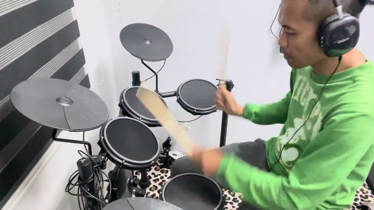 Murderdolls ( love at first fright ) drum cover-