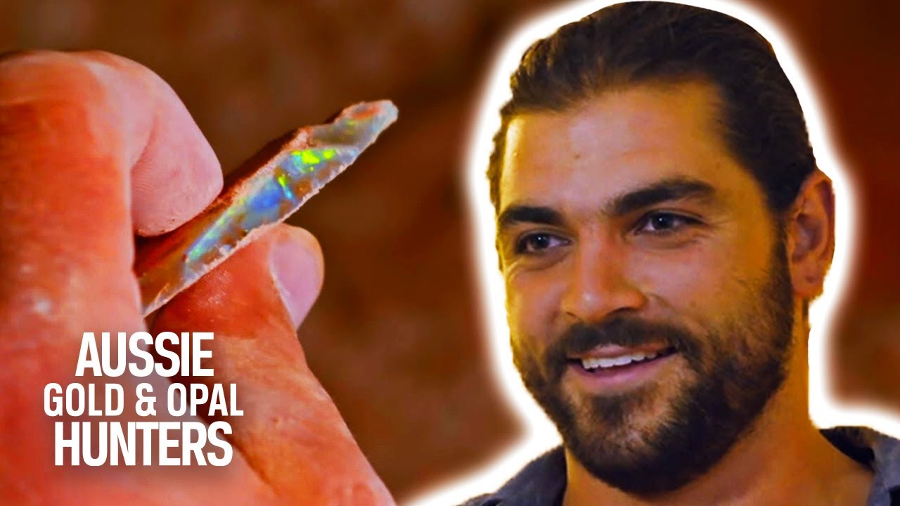 Rod & JC Find Massive Opal While Doing Renovation Job | Opal Hunters: Red Dirt Road Trip