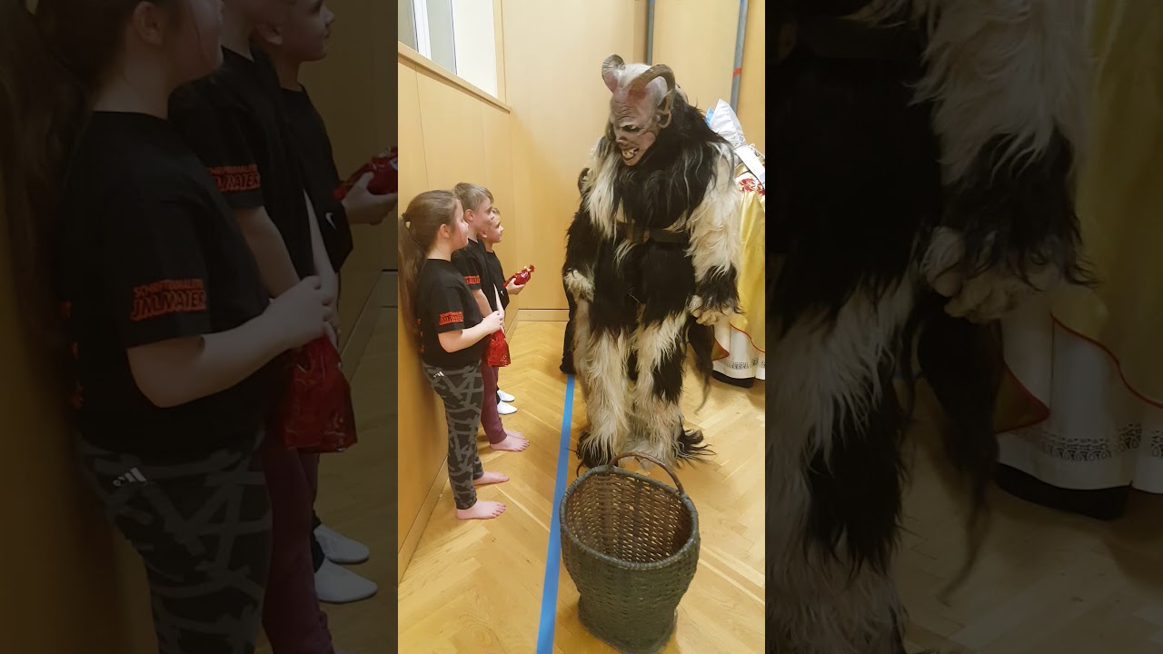 Nikolaus mit Perchten zu Besuch am 30.11.2017