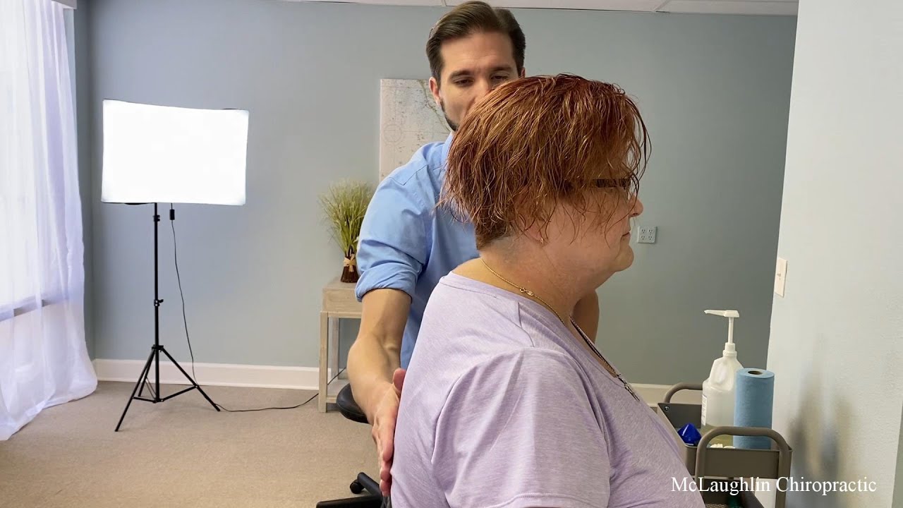 Причины и лечение *горба на шее* - борьба с плохой осанкой с помощью *скручиваний* и растяжки!