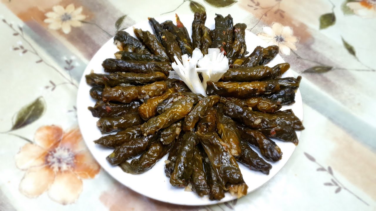 محشي ورق السلق... محشي ولا أطيب...•♡