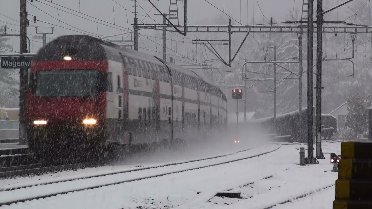 Züge im Schnee-Treni nella neve-trains in the snow