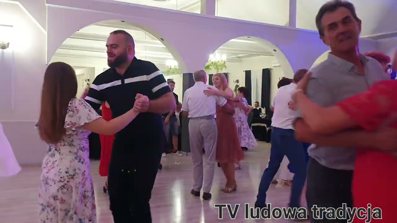 JESZCZEM NIE UROSŁA JUŻ SIĘ O MNIE WADZĄ na potańcówce w Złotym Dworze 