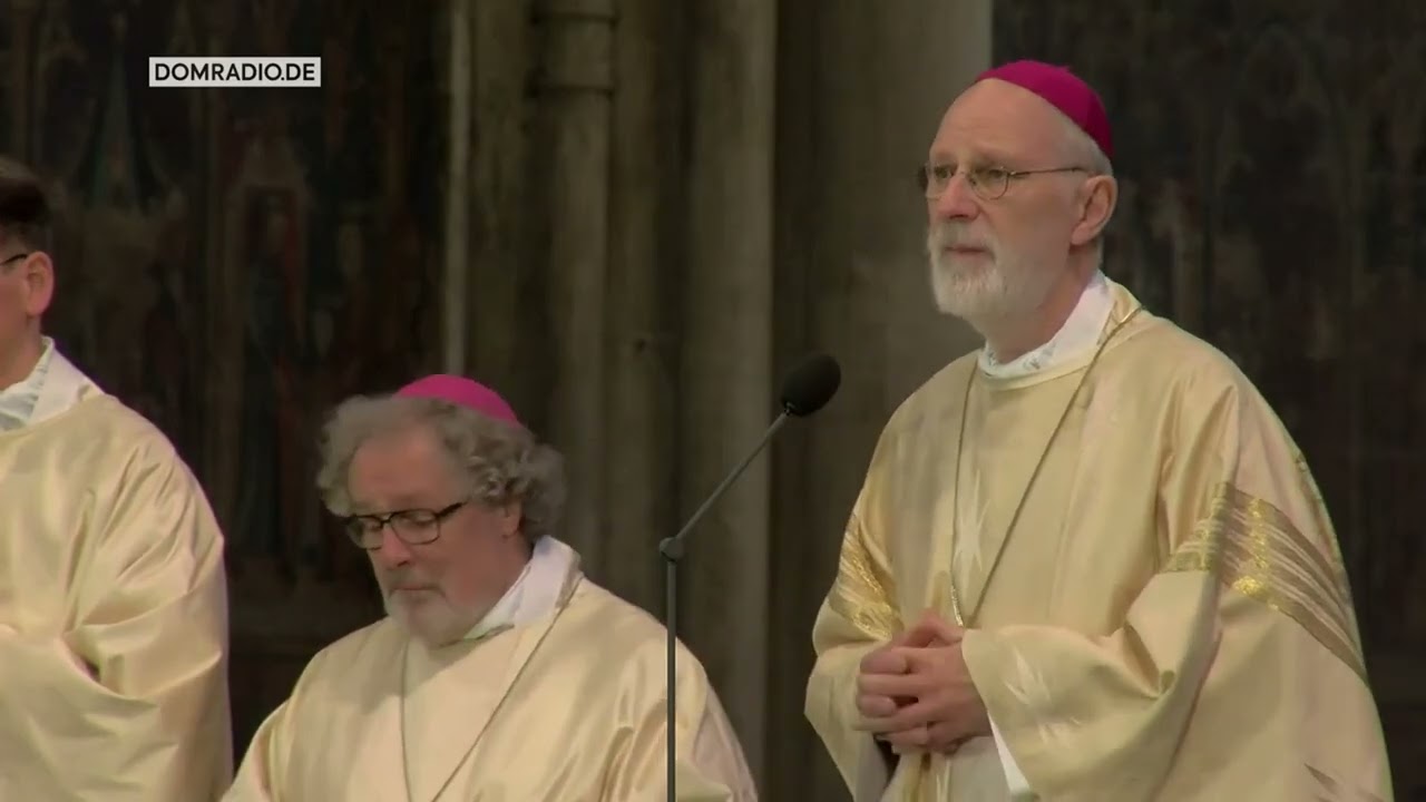 Bekanntgabe des Todes von Papst Franziskus im Kölner Dom