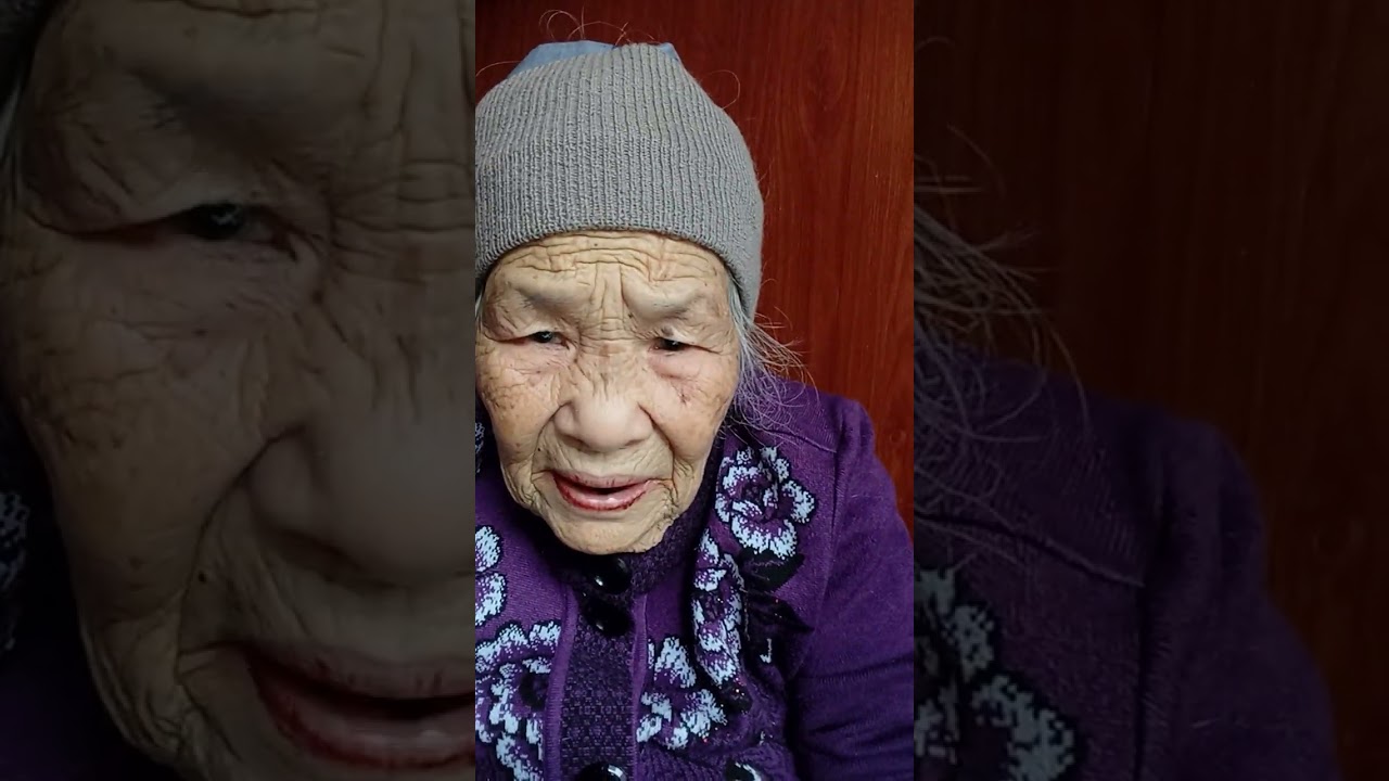Cụ cắt cùi bưởi.