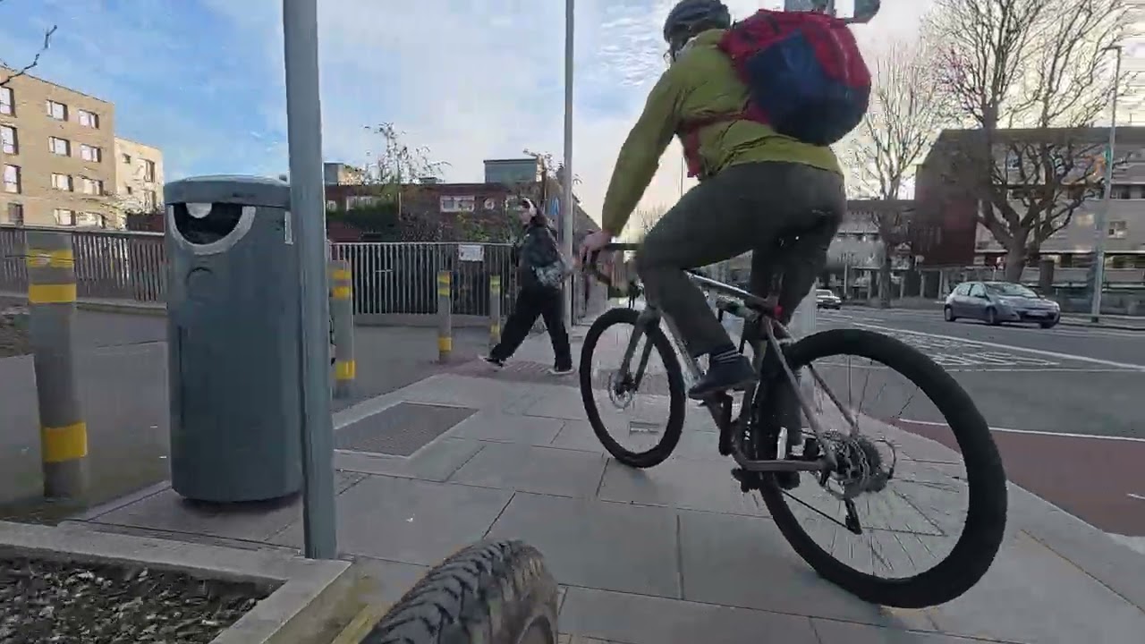 2.3.26 Dublin 3 - Lucan What a weather. Nothing special. #sun #bluesky #commuters #bikelover