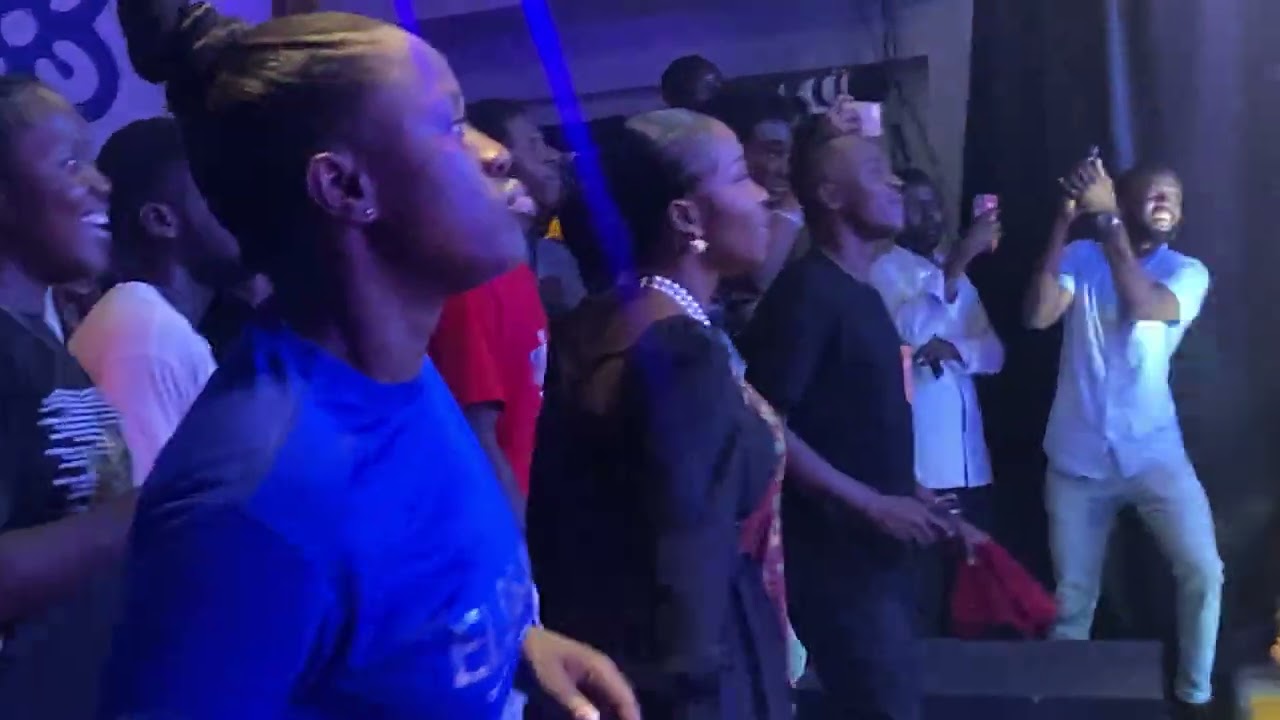 Oneman1000 worship and praise time