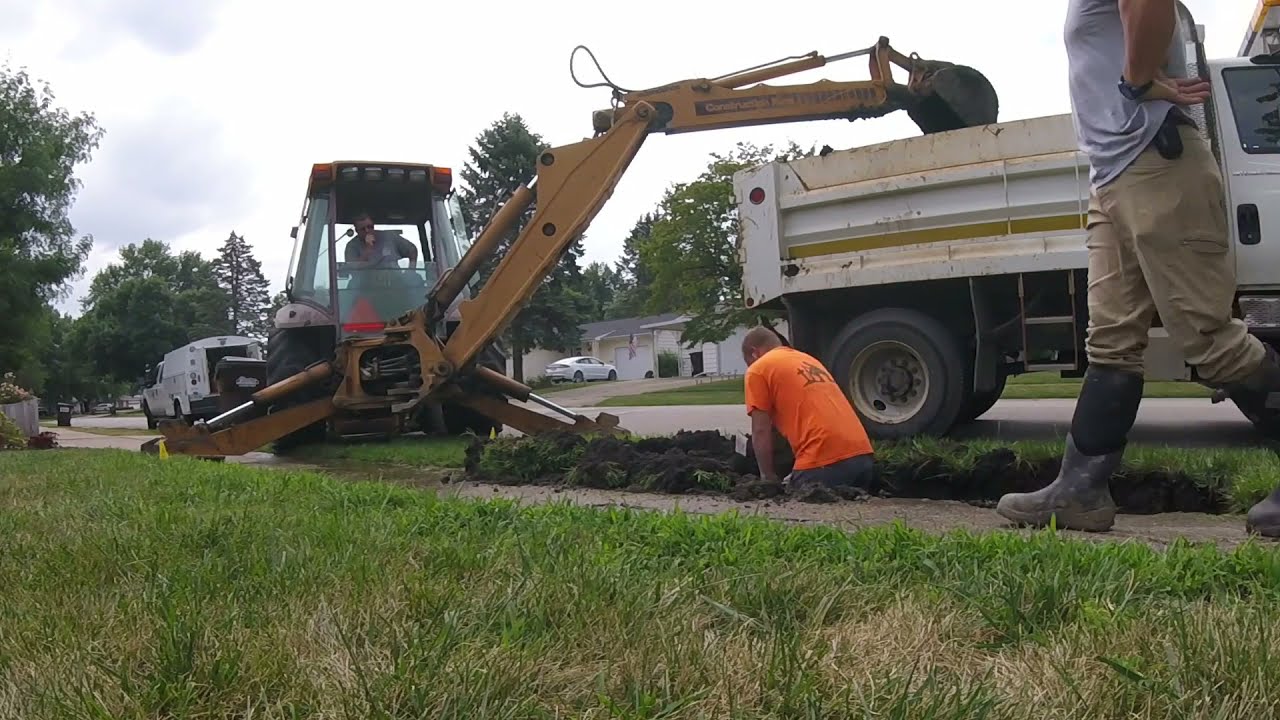 Water main break repair