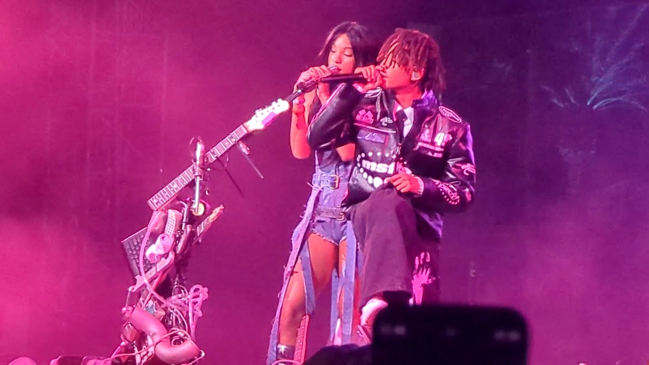 WILLOW Surprises Crowd w/ JADEN SMITH, COACHELLA Goes INSANE, JADA & WILL Would LOVE THIS MOMENT!