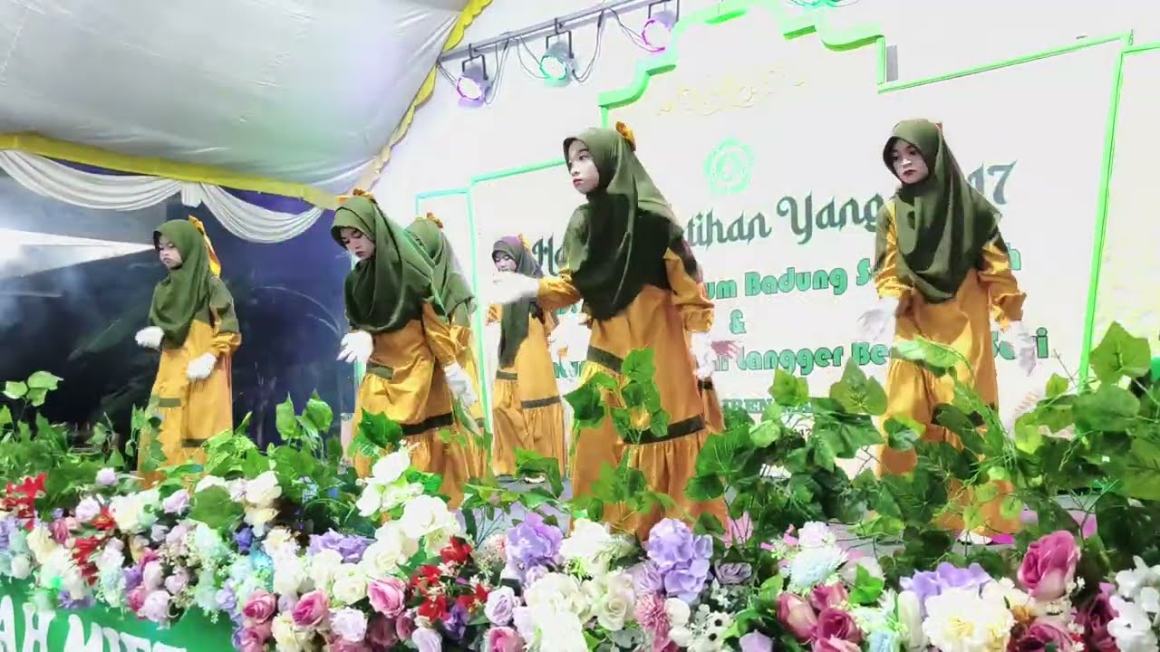 TAMPILAN TERBAIK MURID2 PEREMPUAN